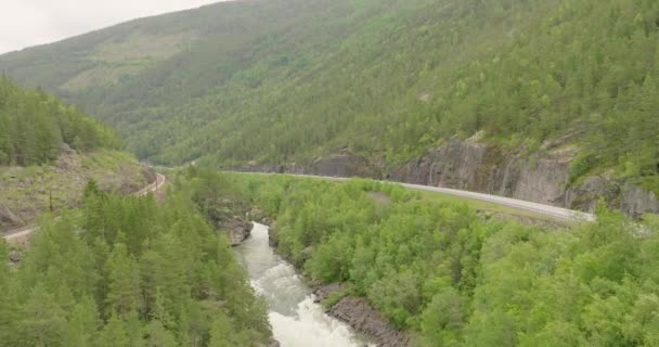 Gubdrandsdalslagen Noorwegen Tussen Een Weg Een Spoorweg — Stockvideo