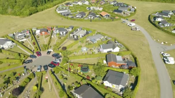 Fotografía Drones Cinematográficos Por Encima Comunidad Jardines Utópicos Dinamarca Rural — Vídeos de Stock