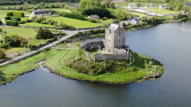 Aerial Shot Orbit Medieval Castle Dunguaire Waters Surround Ireland — Stock Video