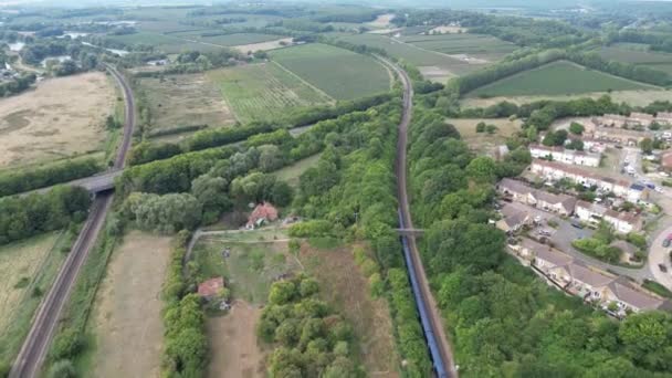 Drónlövedék Üldözött Egy Gyorsan Mozgó Kék Hálózati Vasúti Vonatot Canterburyből — Stock videók