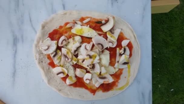 Поповнення Сезону Чоловічого Шеф Кухаря Його Будинок Зробив Піцу Італійському — стокове відео