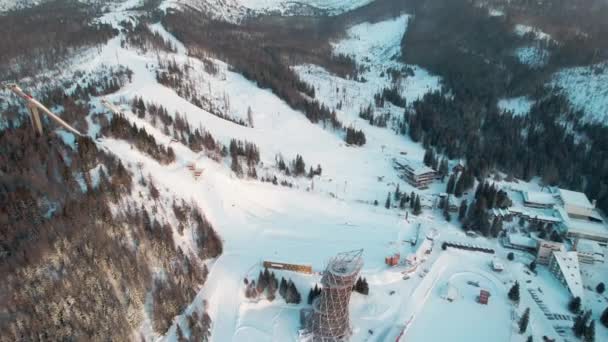 Pesawat Tak Berawak Bersalju Pemandangan Gunung Putih Dengan Tatras Tower — Stok Video