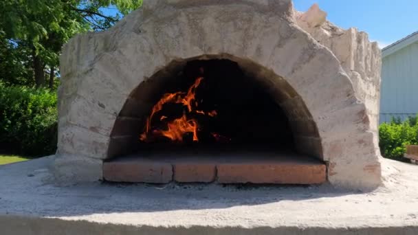 Tiro Móvel Dentro Fora Forno Pizza Caseiro Jardim — Vídeo de Stock