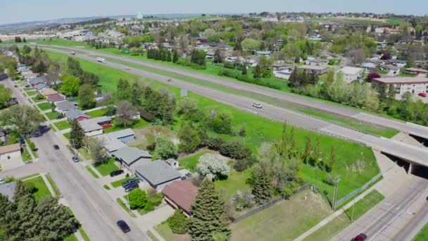 Stadshus Och Väglandskap Med Bilkörning Solig Dag Bismarck North Dakota — Stockvideo