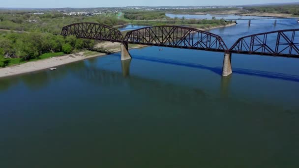 Historisk Järnvägsbro Byggd Över Floden Missouri Bismarck North Dakota Usa — Stockvideo