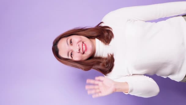 Vertical Portrait Asian Happy Woman Waving Camera Doing Hello Gestures — Stock Video