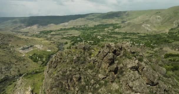 Hoch Aufragende Berge Mit Zerklüfteter Landschaft Mit Blick Auf Den — Stockvideo
