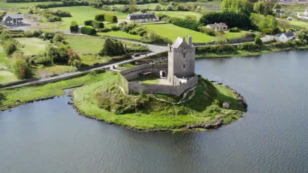 Fantastic Aerial Shot Orbit Medieval Castle Dunguaire Waters Surround Ireland — Stock Video