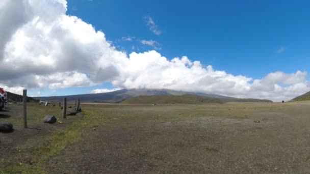 Timelapse Del Volcán Cotopaxi Cubierto Nubes Por Mañana — Vídeos de Stock