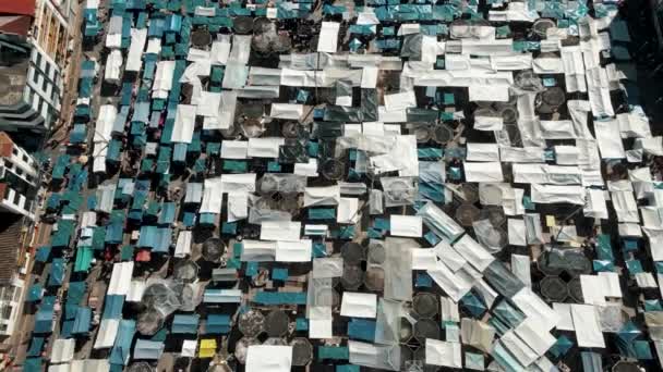 プラザ ポンチョの上のパノラマビュー メラド ポンチョ エクアドルのオタバロ市で ドローン撮影 — ストック動画
