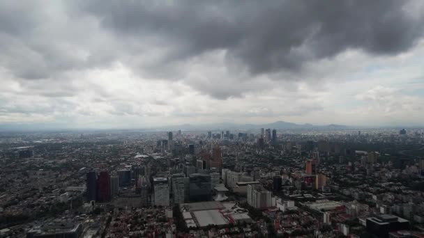 多云天气下城市的空中景观 — 图库视频影像