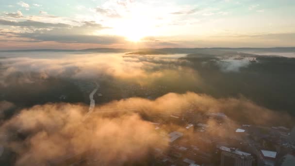 Voo Aéreo Acima Das Nuvens Nascer Sol Rio Cidade Edifícios — Vídeo de Stock