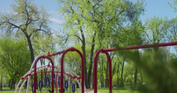 Utomhus Lekplats Fritid Faciliteter Slide Climb Swing Park För Barn — Stockvideo