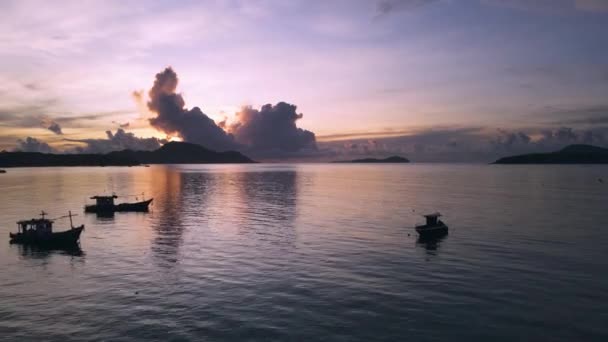 Drone Antenn Soluppgången Över Tropiska Öar Ocean Beach Thailand — Stockvideo