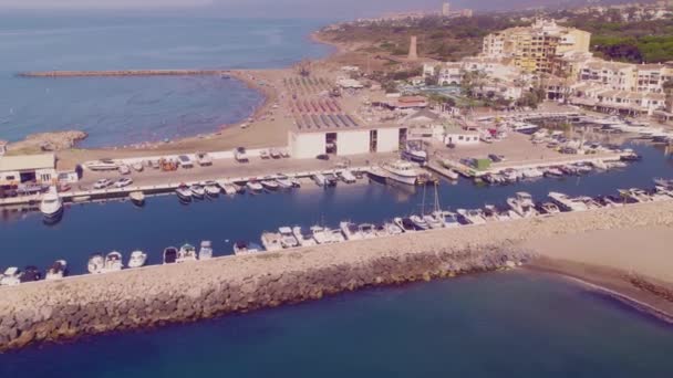 Hafen Von Cabopino Südspanien Luftlinie Entfernt Sich Von Der Küste — Stockvideo