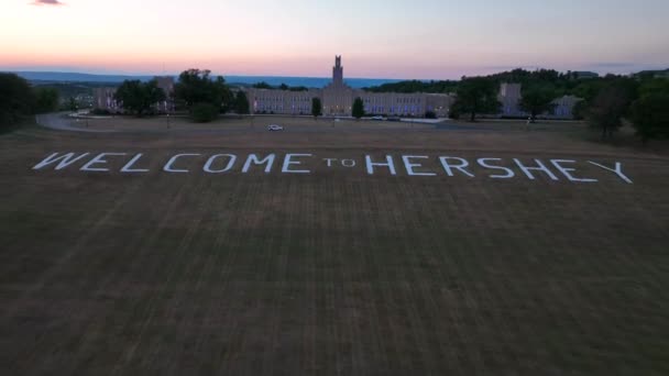 Welcome Hershey Rising Aerial School Hill Pennsylvania — Stock Video