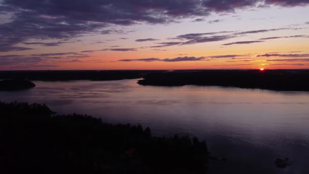 Affondamento Aerea Del Tramonto Dall Acqua Isole Scure Nel Mar — Video Stock