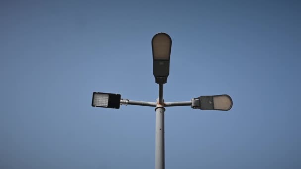 Led Streetlight High Metal Pole Clear Blue Sky Modern Electric — Stock Video