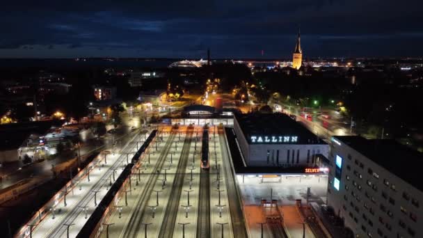 Luftaufnahmen Des Baltischen Bahnhofs Des Hauptbahnhofs Tallinn Estland — Stockvideo