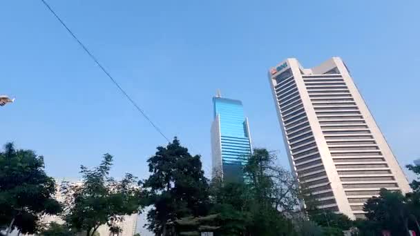 Imagens Baixo Ângulo Vista Edifícios Cidade Jacarta Com Fundo Azul — Vídeo de Stock