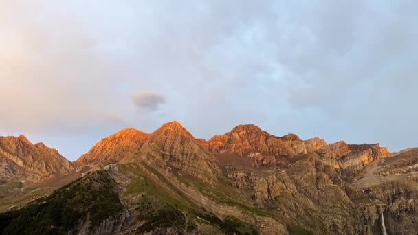 Sunset Menerangi Dan Menggelapkan Cirque Gavarnie Alam Liar Pegunungan Pyrenees — Stok Video