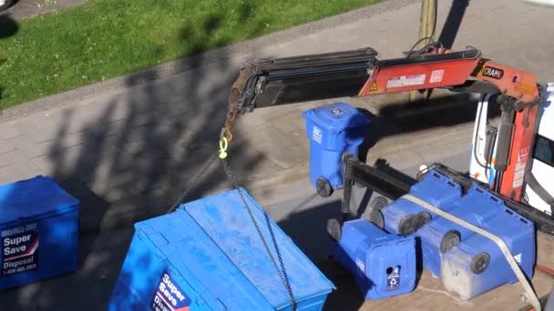 Top Shot Του Φορτηγού Σκουπίδια Για Συλλογή Απορριμμάτων Μετά Μεγάλη — Αρχείο Βίντεο