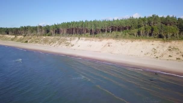 Vista Aérea Playa Del Mar Báltico Jurkalne Letonia Día Soleado — Vídeos de Stock