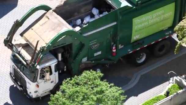 Tiro Superior Caminhão Lixo Cidade Para Coletar Lixo Com Resolução — Vídeo de Stock