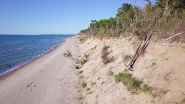 Güneşli Bir Günde Jurkalne Deki Baltık Deniz Plajının Havadan Görünüşü — Stok video