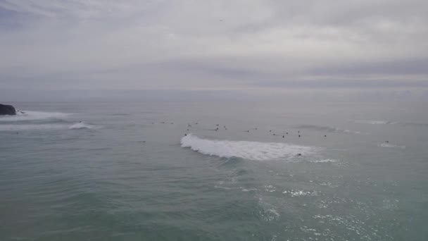 Surfers Riding Waves Duranbah Beach Cloudy Day Nsw Australia Drone — Video Stock
