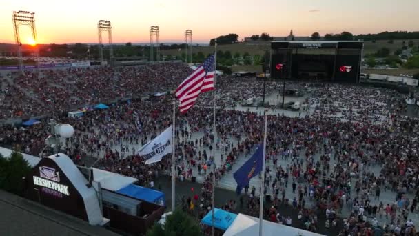 Bandera Americana Ondeando Concierto Country Festival Música Aire Libre Atardecer — Vídeos de Stock