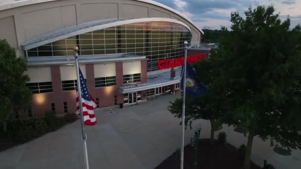 Steigende Luftaufnahme Des Giant Center Eishockey Und Indoor Arena Der — Stockvideo