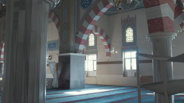 Vakkert Interiør Izzet Pasha Moskeen – stockvideo