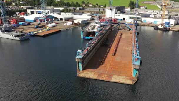 Deux Quais Flottants Chantier Naval Aux Chantiers Westcon Olen Norvège — Video