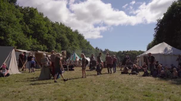 Acampantes Tendas Dinamarquesas Acampamento Medieval Spottrup Dinamarca Largura — Vídeo de Stock