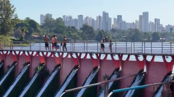 Pessoas Barragem Lago Igapo Frente Horizonte Londrina — Vídeo de Stock