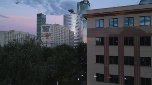 Zonsopgang Boven Wolkenkrabbers Het Centrum Van Warschau Drone Vliegt Boven — Stockvideo