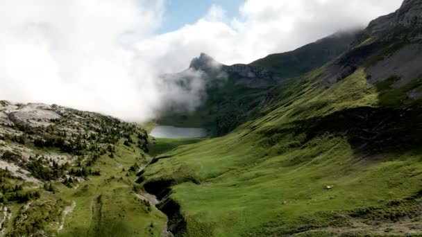 Lembah Schynige Platte Pada Hari Yang Cerah Dengan Beberapa Awan — Stok Video