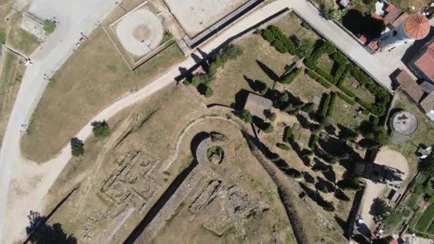 Ερειπωμένα Ερείπια Κάστρου Του 14Ου Αιώνα Δίπλα Στη Στέγαση Almeida — Αρχείο Βίντεο
