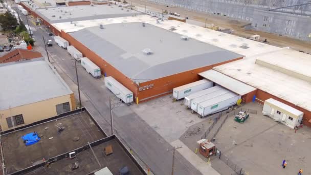 Aerial View Orbiting Gatorade American Beverage Warehouse Distribution Facility — Stock Video