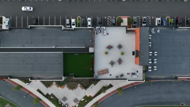 Rooftop Seating Skyscraper Modern New Apartment Building Usa Descending View — Stock Video