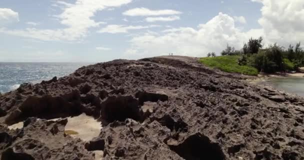 Повітряний Вид Скелясті Утворення Узбережжі Пунта Жасінто Сонячному Пуерто Рико — стокове відео