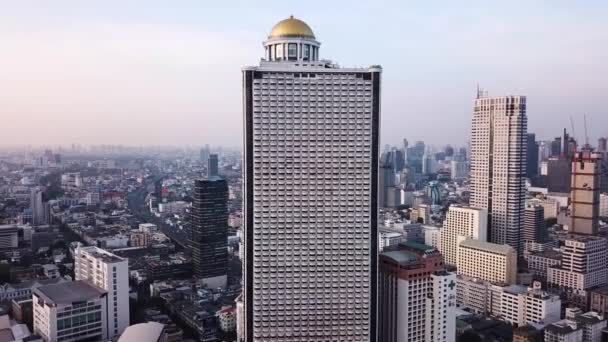 Drohnenaufnahmen Der Berühmten Sky Bar Bangkok Thailand Bei Sonnenuntergang — Stockvideo