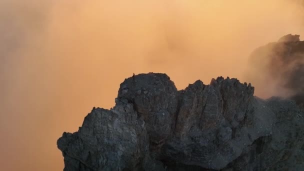ドロマイトの霧の山の頂上 — ストック動画
