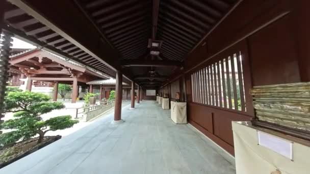 Chi Lin Nunnery Corridor Diamond Hill Hong Kong Camera Push — Stock Video