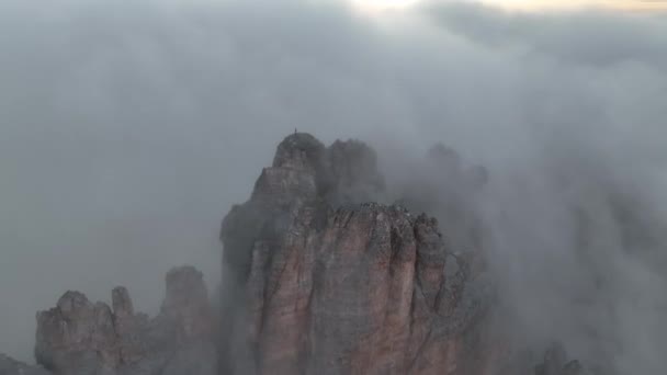 Nebliger Berg Den Alpen Dolomiten Italien — Stockvideo