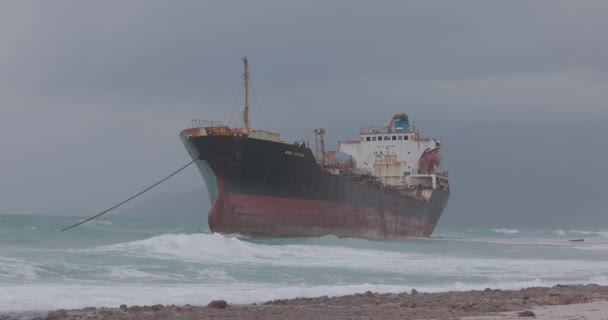 Ett Skeppsbrott Socotraöns Sandbar Indiska Oceanen Brett Avspärrat Skott — Stockvideo