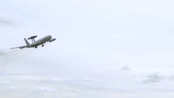 Awacs Sentry Vliegshow Flypast Vleugelgolf — Stockvideo