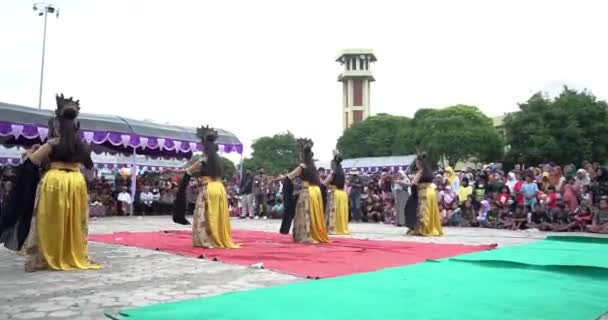Tradycyjny Występ Taneczny Ceremonii Otwarcia Creative Economy Village Gegesik Village — Wideo stockowe