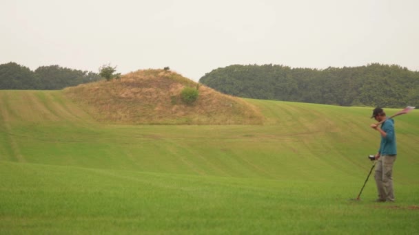 Wykrywanie Metali Pomocą Kopca Pogrzebowego Tumulus Epoki Żelaza Rozporządzenia Lub — Wideo stockowe